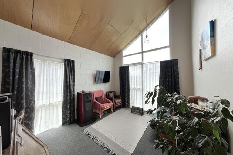 Photo of property in 10a Penryn Drive, Camborne, Porirua, 5026