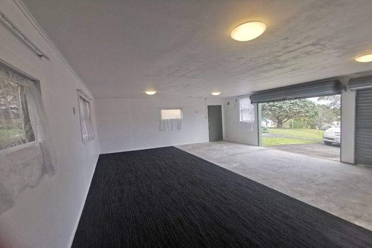 Photo of property in 17 Palmetto Place, Goodwood Heights, Auckland, 2105