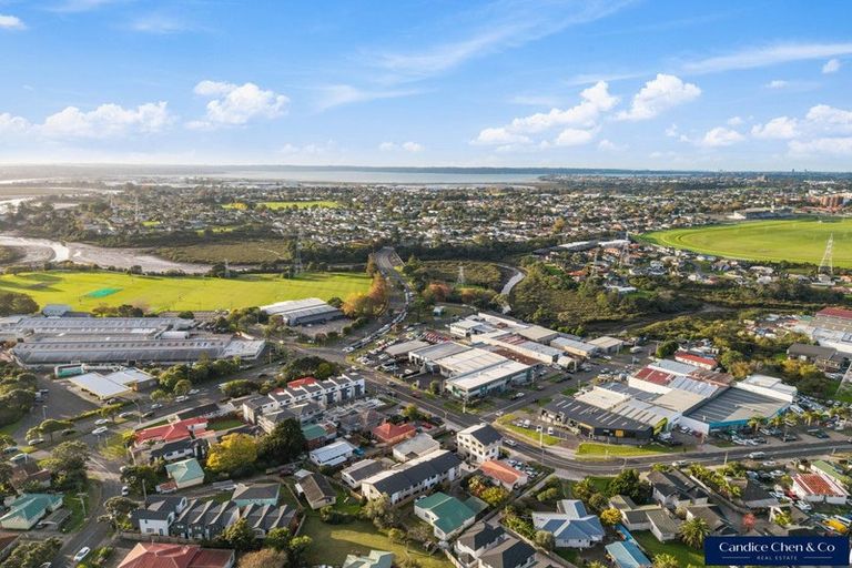 Photo of property in 4/16 Binsted Road, New Lynn, Auckland, 0600