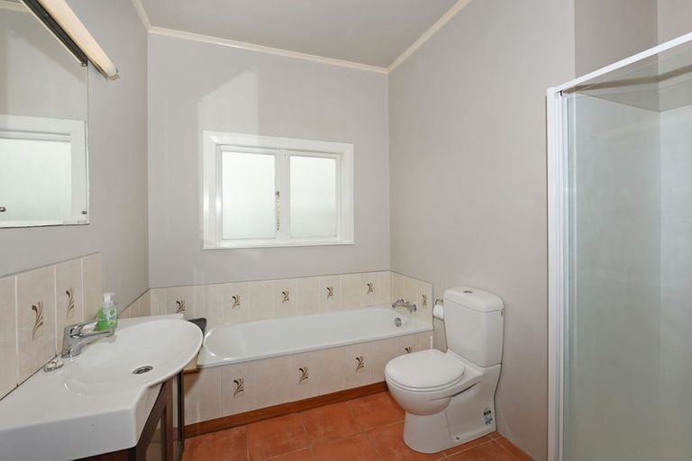 Photo of property in 26 Woburn Road, Northland, Wellington, 6012