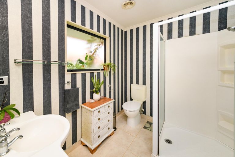 Photo of property in 54 Roberts Line, Kelvin Grove, Palmerston North, 4414