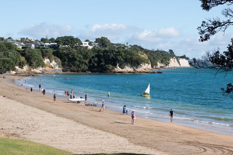 Photo of property in 1/22 Old Lake Road, Narrow Neck, Auckland, 0624