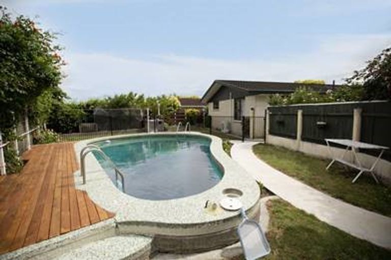 Photo of property in 18 Cecil Place, Cloverlea, Palmerston North, 4412