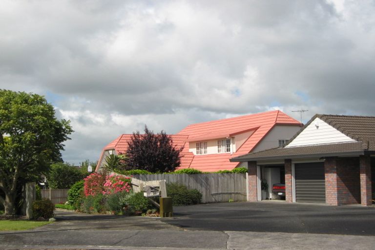 Photo of property in 28 Perotti Place, Conifer Grove, Takanini, 2112