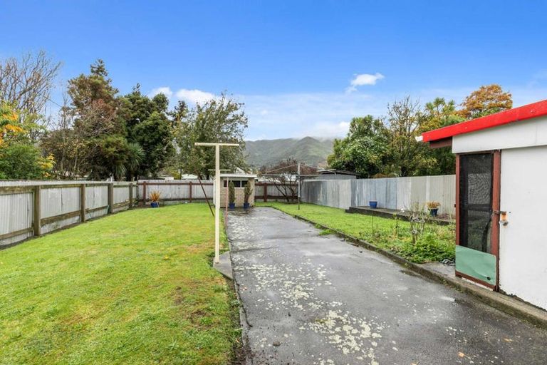 Photo of property in 124 Wellington Road, Wainuiomata, Lower Hutt, 5014