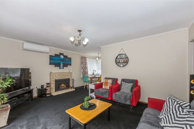 Photo of property in 1/23 Merton Avenue, Glenfield, Auckland, 0627