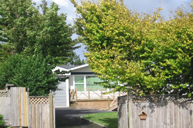 Photo of property in 139 Edmonton Road, Te Atatu South, Auckland, 0610