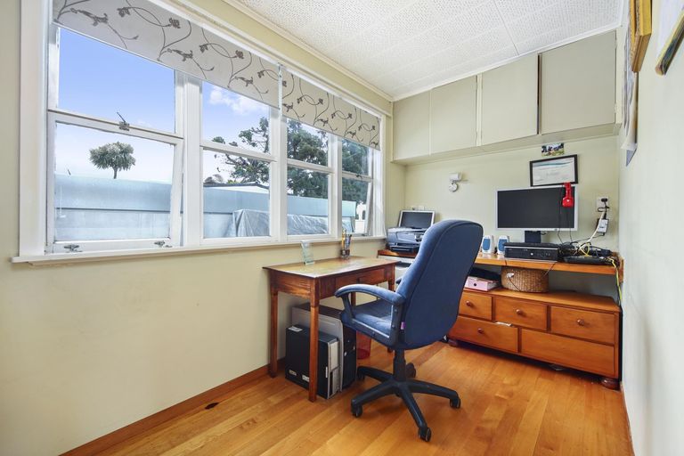 Photo of property in 12 Kereru Street, Henderson, Auckland, 0612