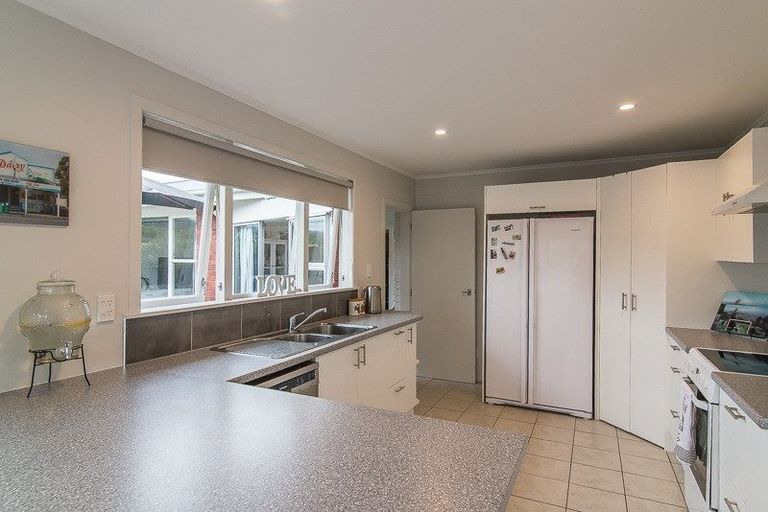 Photo of property in 16 Percival Road, Paraparaumu Beach, Paraparaumu, 5032
