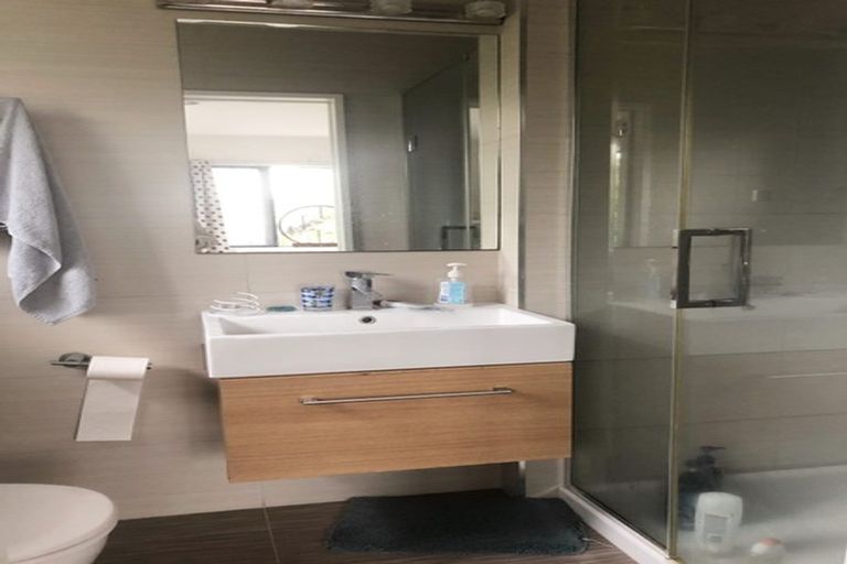 Photo of property in 10b Harrybrook Road, Green Bay, Auckland, 0604