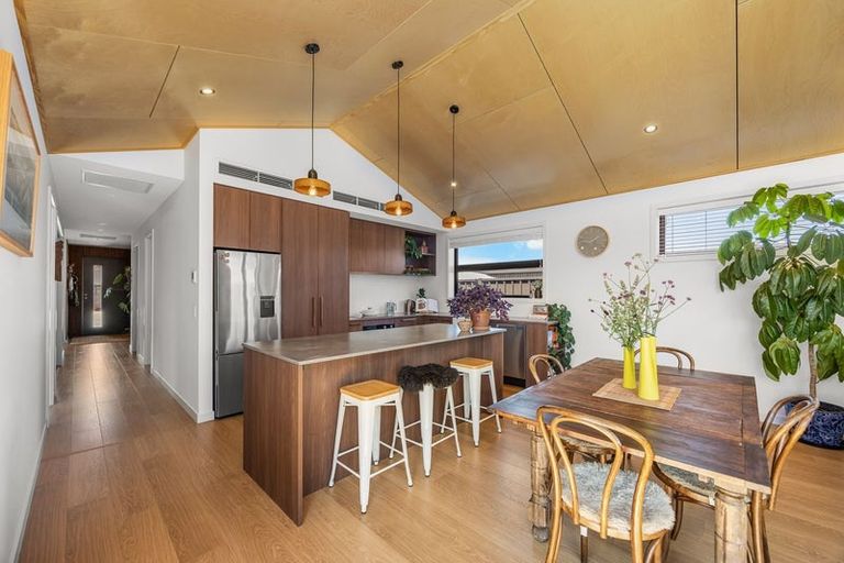 Photo of property in 16 Guthrie Street, Lake Hawea, 9382