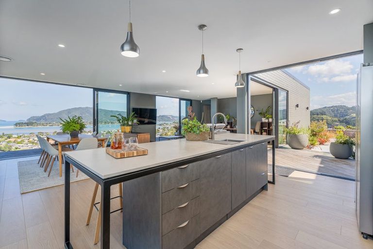 Photo of property in 7 Mason Rise, Tairua, 3508