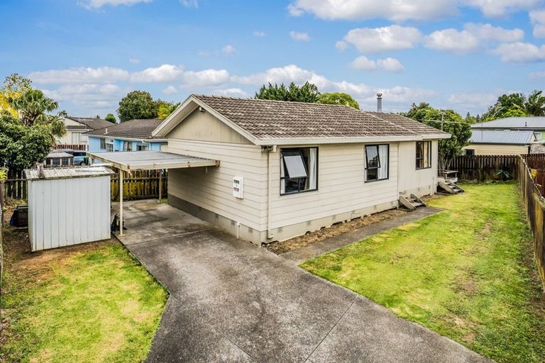 Photo of property in 2/5 Eulogy Place, Randwick Park, Auckland, 2105