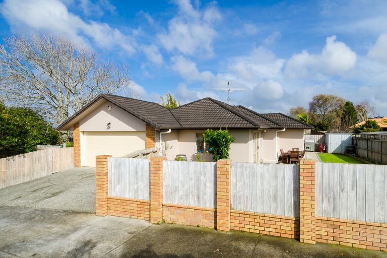 Photo of property in 114f Colwill Road, Massey, Auckland, 0614