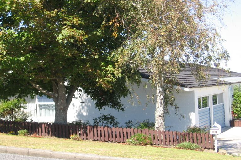 Photo of property in 1/19 Churchill Road, Murrays Bay, Auckland, 0630