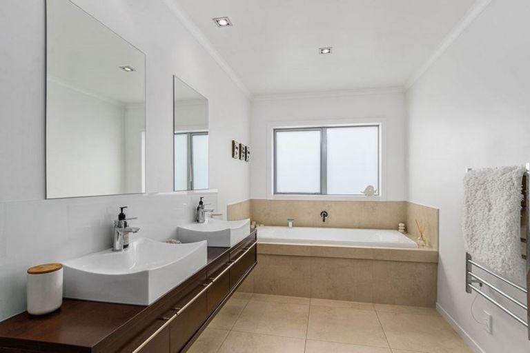 Photo of property in 131 Kowhai Road, Mairangi Bay, Auckland, 0630