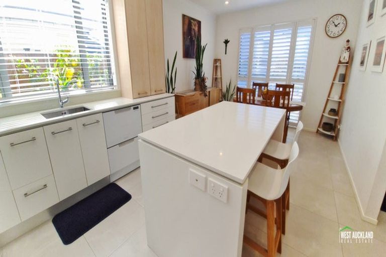 Photo of property in 14 Arthur Rolfe Lane, Swanson, Auckland, 0614