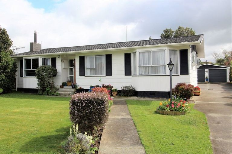 Photo of property in 19 Bowen Street, Woodville, 4920