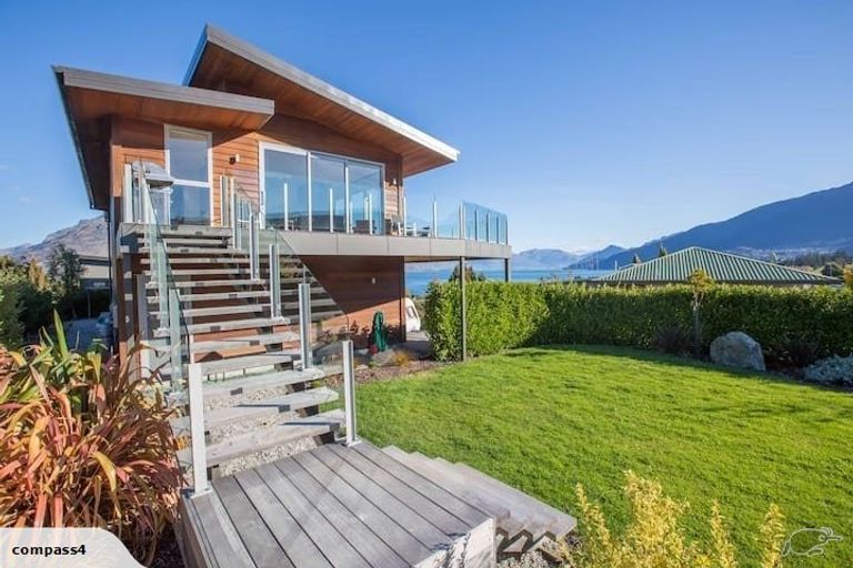 Photo of property in 17 Poplar Drive, Kelvin Heights, Queenstown, 9300