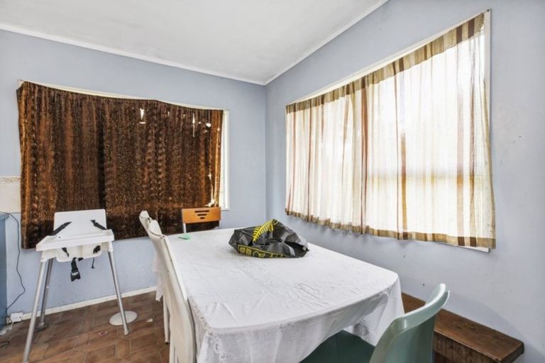 Photo of property in 321 Roscommon Road, Clendon Park, Auckland, 2103