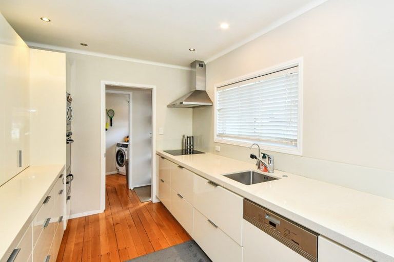 Photo of property in 2 Hillcrest Grove, Hillpark, Auckland, 2102