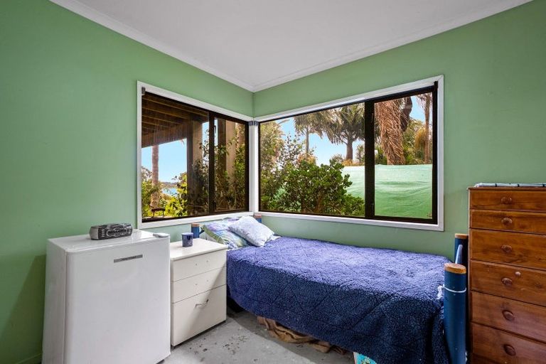 Photo of property in 4 Twin Wharf Road, Herald Island, Auckland, 0618