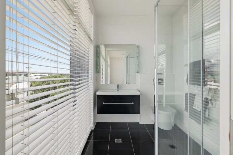 Photo of property in 31 Karewa Parade, Papamoa Beach, Papamoa, 3118