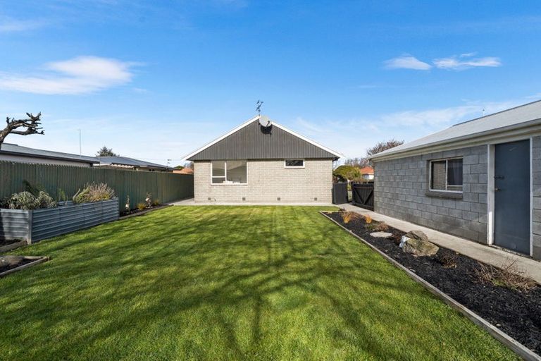 Photo of property in 67 Farquhars Road, Redwood, Christchurch, 8051
