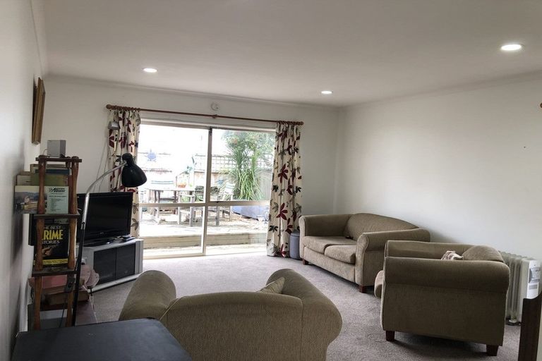 Photo of property in 2/919 Whangaparaoa Road, Manly, Whangaparaoa, 0930