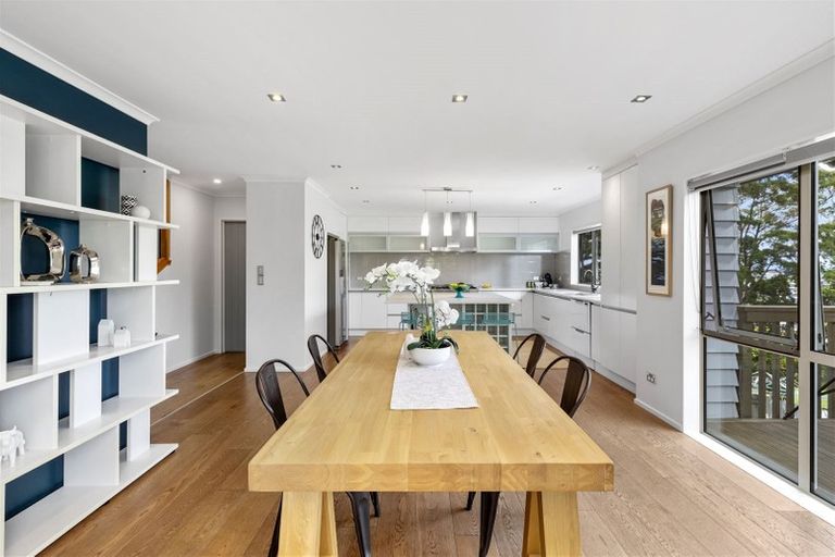 Photo of property in 88 Rising Parade, Fairview Heights, Auckland, 0632