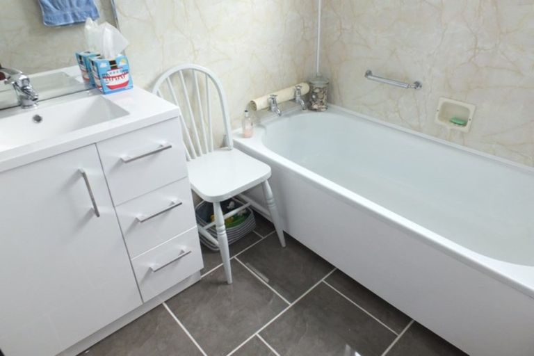 Photo of property in 14 Holben Parade, Foxton Beach, Foxton, 4815