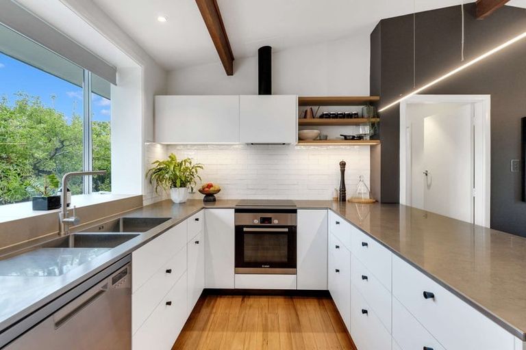 Photo of property in 33 Kent Lodge Avenue, Avonhead, Christchurch, 8042