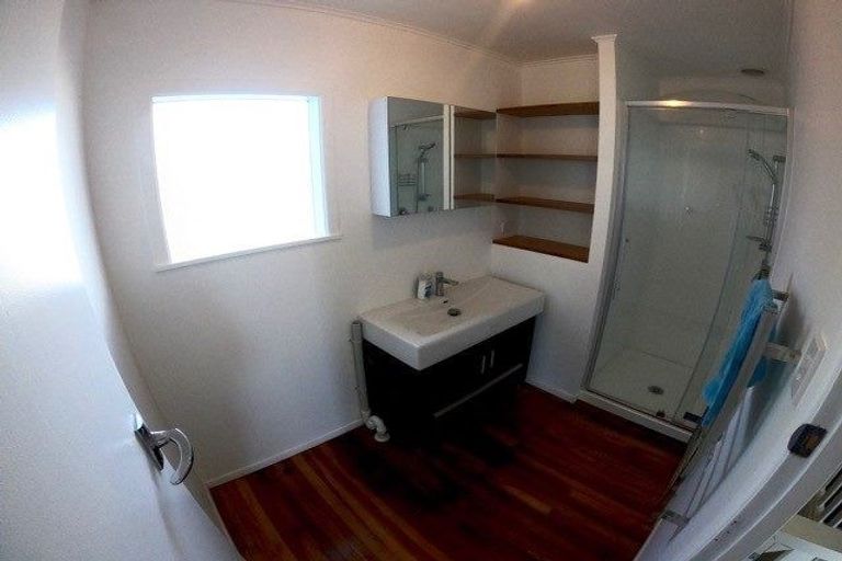 Photo of property in 15 Murray Road, Te Atatu Peninsula, Auckland, 0610