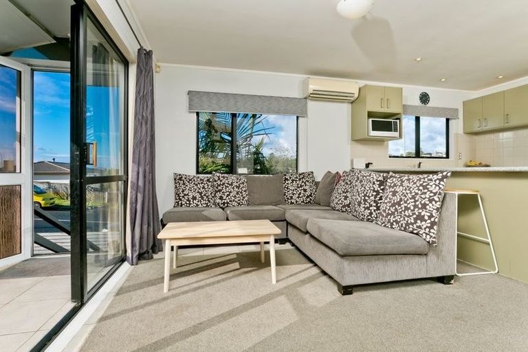 Photo of property in 44 Garton Drive, Massey, Auckland, 0614