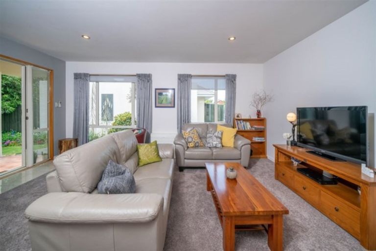 Photo of property in 3/215 Wairakei Road, Bryndwr, Christchurch, 8053