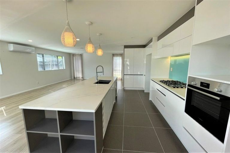 Photo of property in 22 Holcroft Street, Papakura, 2110