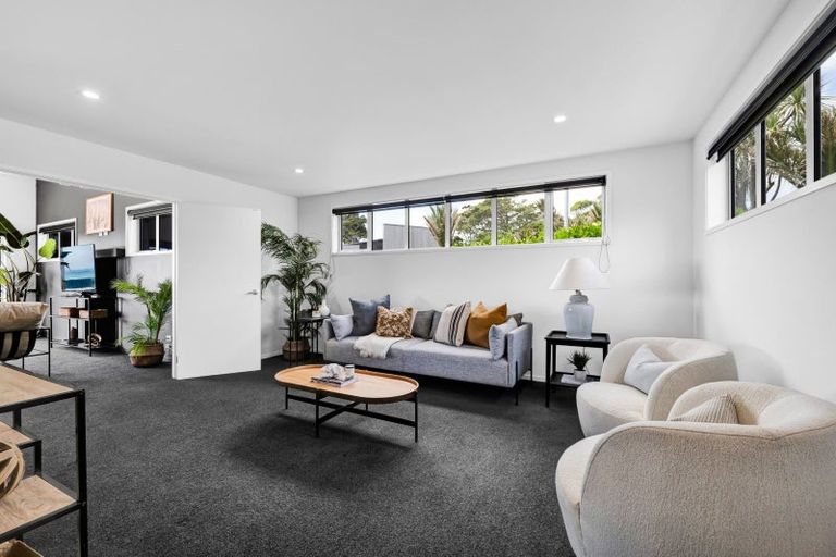 Photo of property in 14 Shearer Drive, Oakura, 4314