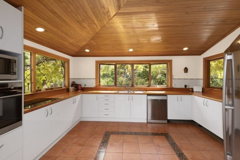 Photo of property in 5 Whiorau Grove, Lowry Bay, Lower Hutt, 5013