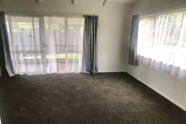 Photo of property in 1/72 Vodanovich Road, Te Atatu South, Auckland, 0610