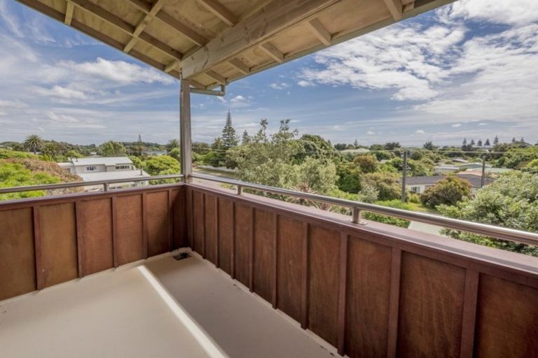 Photo of property in 37 Manuka Street, Otaki Beach, Otaki, 5512
