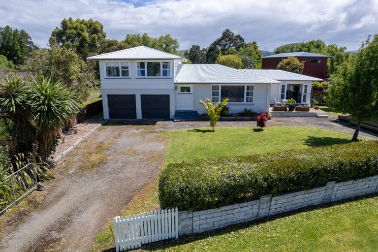 Photo of property in 77 Fergusson Street, Woodville, 4920