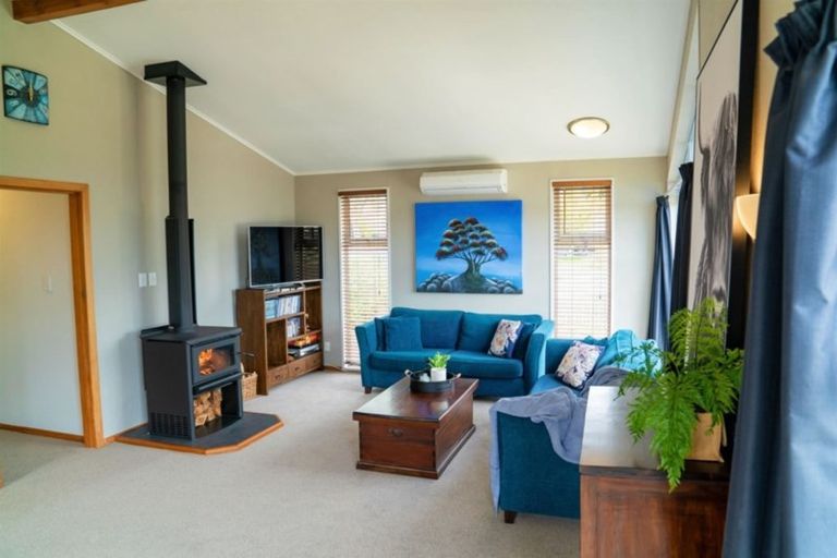 Photo of property in 5 Quinn Grove, Ranui, Porirua, 5024