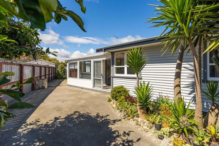 Photo of property in 18 Walton Road, Paraparaumu Beach, Paraparaumu, 5032