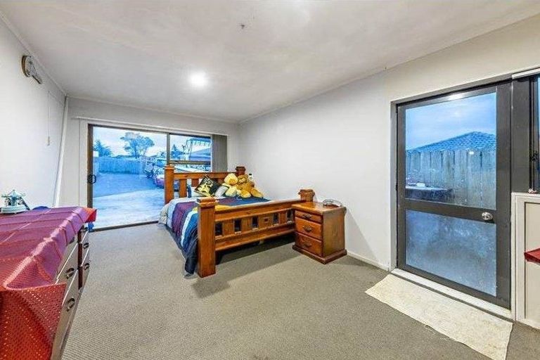 Photo of property in 2/27 Kopara Place, Clendon Park, Auckland, 2103