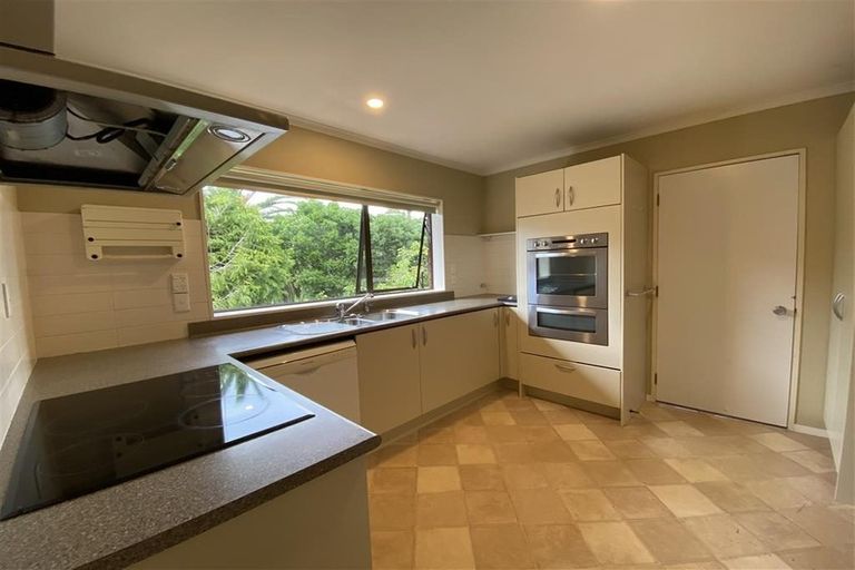 Photo of property in 2/2 Westbourne Road, Murrays Bay, Auckland, 0630