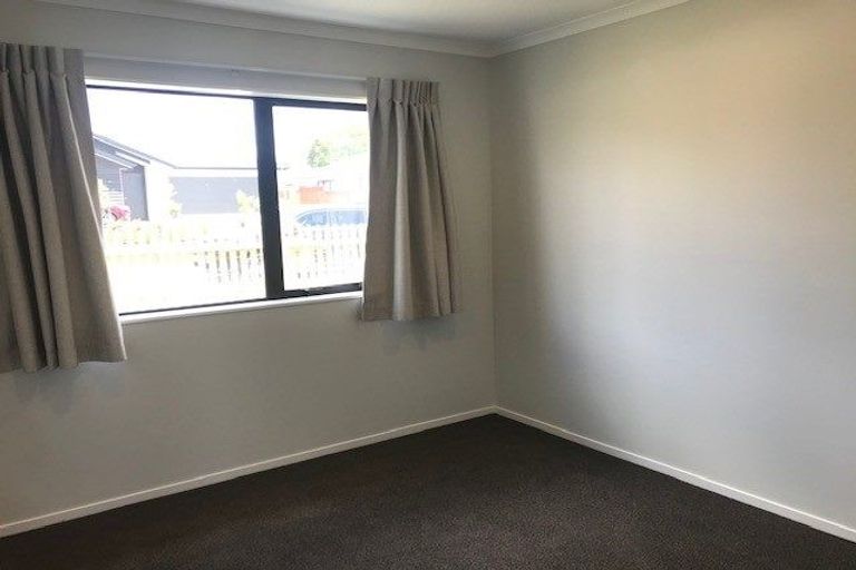 Photo of property in 74 Twin Parks Rise, Papakura, 2110
