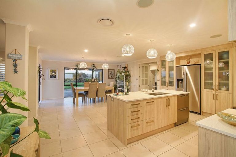 Photo of property in 12 Church View Road, Waiau Pa, Pukekohe, 2679