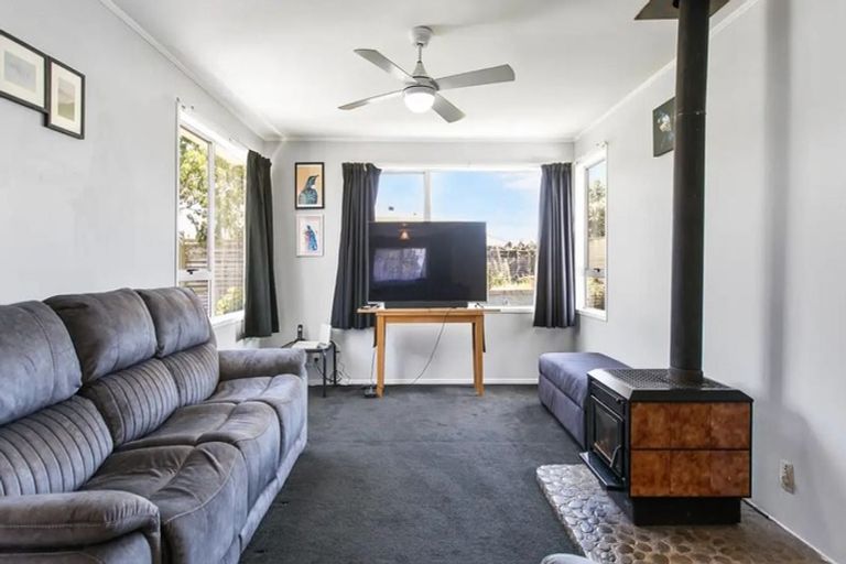 Photo of property in 19 Benton Place, Manurewa, Auckland, 2102