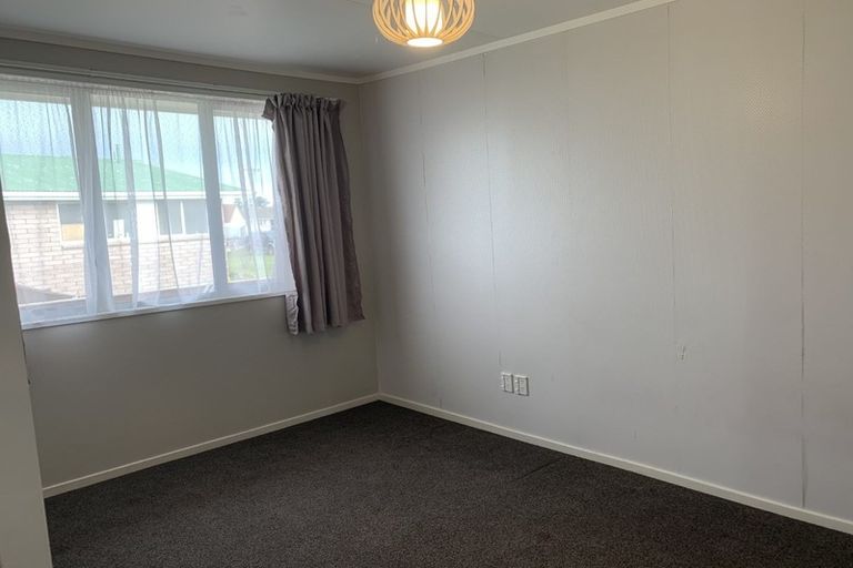 Photo of property in 36 Gibbons Crescent, Castlecliff, Whanganui, 4501