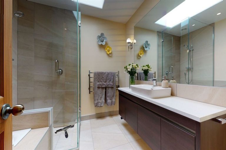 Photo of property in 10 Juliet Place, Forrest Hill, Auckland, 0620